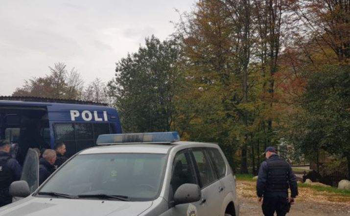 Banjskë: Sekuestrohen 689 fishekë, një flamur i Serbisë, 34 gëzhoja dhe një karikator i AK-47