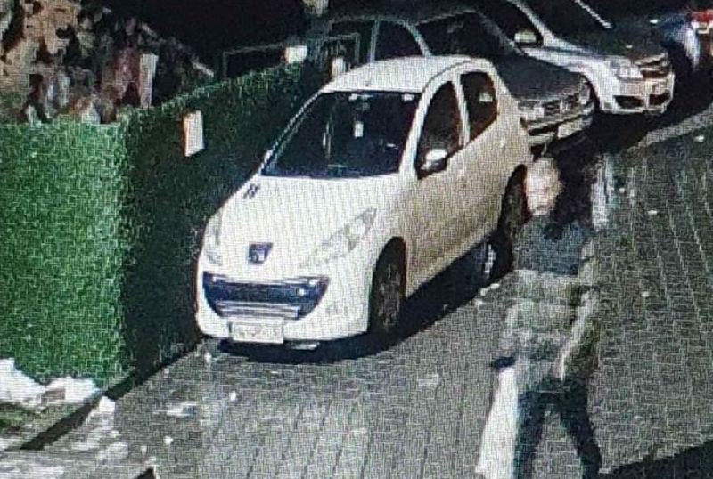Policia kërkon ndihmën e qytetarëve për kapjen e një të dyshuari për ngacmim seksual (FOTO)