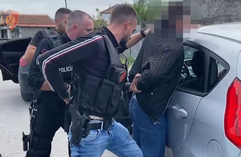 “E ke tritol” - Kurthi i agjentëve për shitësit e drogës në Tiranë, u hoqën si blerës