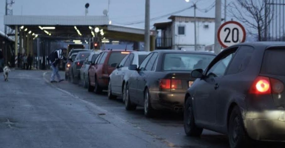 Pritjet për të dalë nga Merdara deri në dy orë