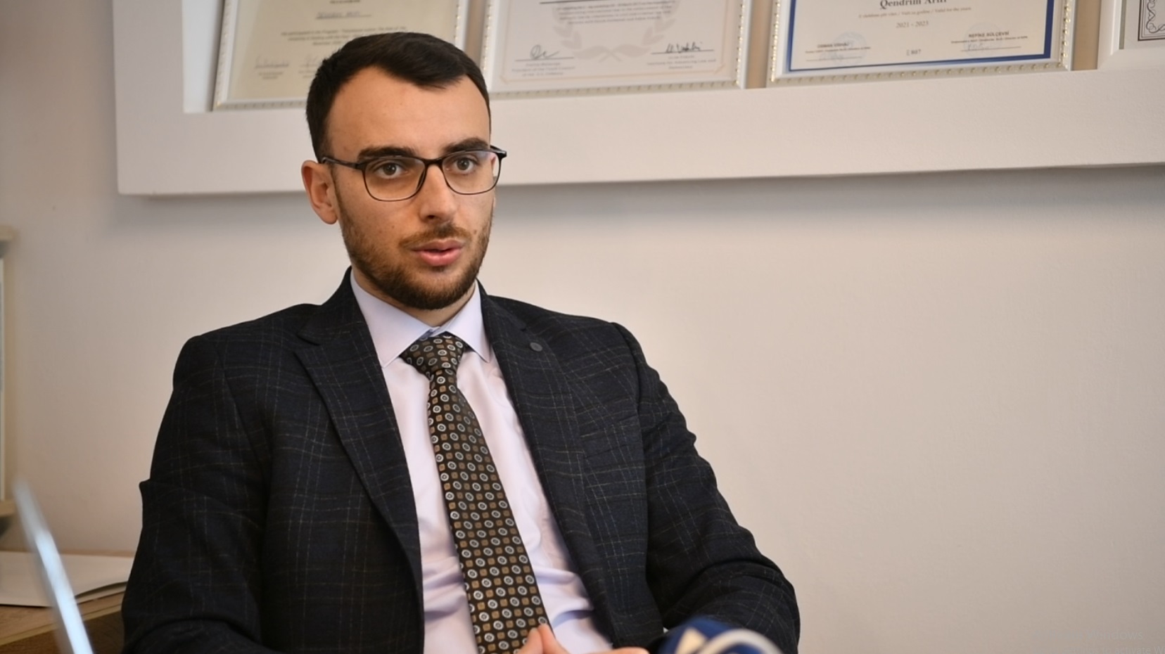 Avokati: Pronari është zot në pronën e tij, policia duhej të intervenonte e para