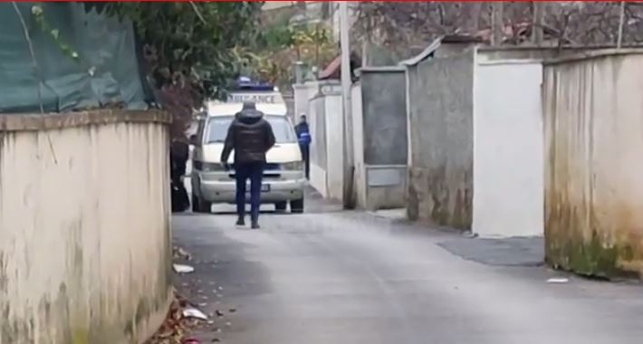 Dy të vrarë me armë në Tiranë - vëllai vret vëllanë, më pas vetëvritet