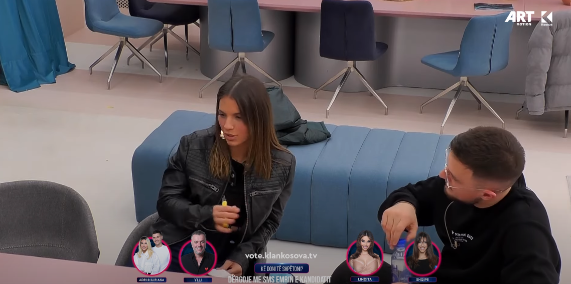 Shqipa ia thotë në sy Ardit: Je më simpatik me syze (VIDEO)