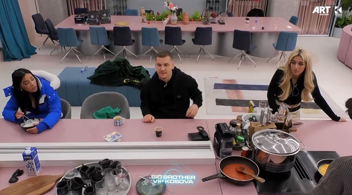 Adri e Iliriana koordinohen për detyrat e banorëve (VIDEO)