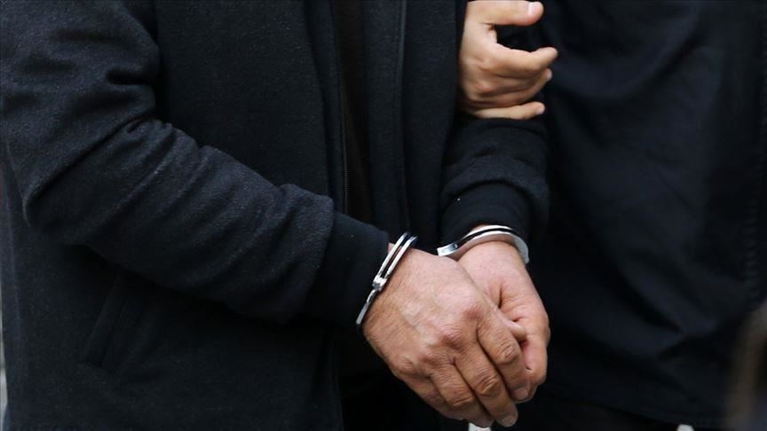 Arrestohen dy zyrtarë të ATK-së për kontrabandë me barna