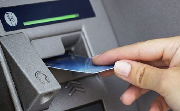 Pensionistët dhe rastet me asistencë sociale, llogaritë e shërbimeve bazike nëpër banka do t’i kenë falas