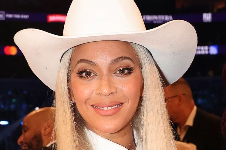 Beyonce e lanson linjën e saj të kujdesit për flokë (VIDEO)