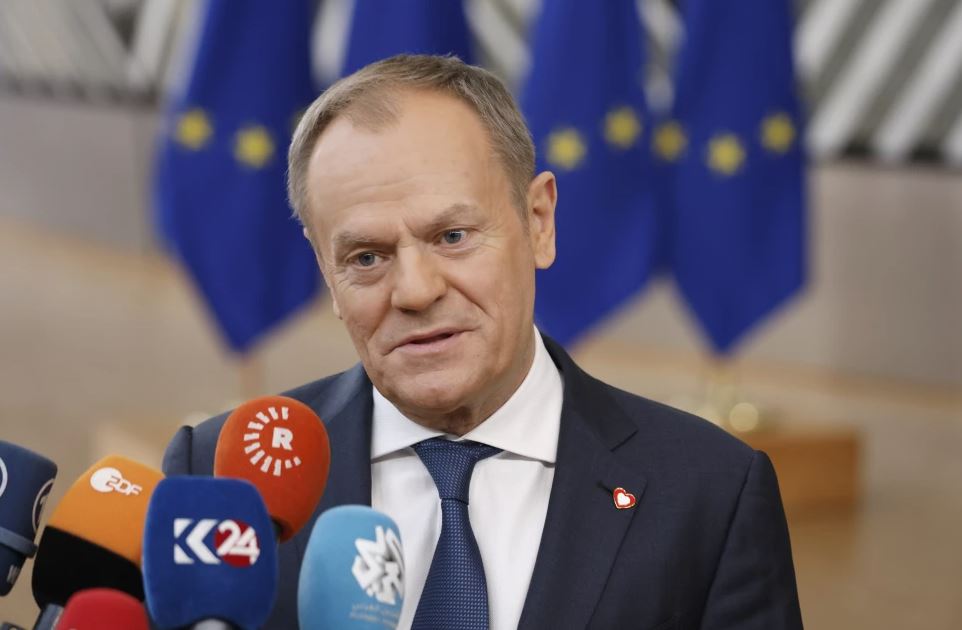 Tusk i Polonisë shkon në Francë dhe Gjermani për të forcuar aleancën gjersa rritet frika për Rusinë dhe Trumpin