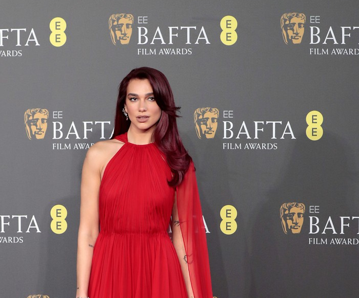 Dua Lipa dhe i dashuri i saj bashkë në BAFTA, por jo edhe në tapetin e kuq