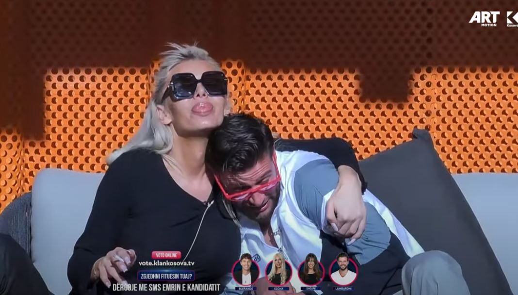 Finalistët përqafohen me njëri-tjetrin (VIDEO)