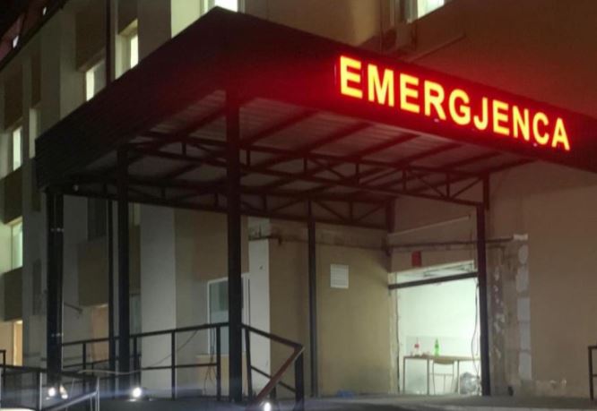 Vdes katërvjeçarja me gjendje të rënduar në QKUK, u dërgua në spitalin e Gjakovës të shtunën
