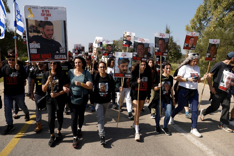 Marshojnë familjarët izraelit, kërkojnë lirimin e pengjeve