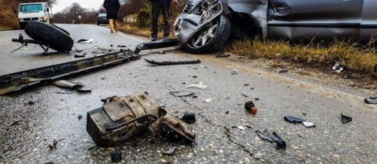 Tre të lënduar nga një vetaksident në Klinë, një fëmijë dërgohet në QKUK