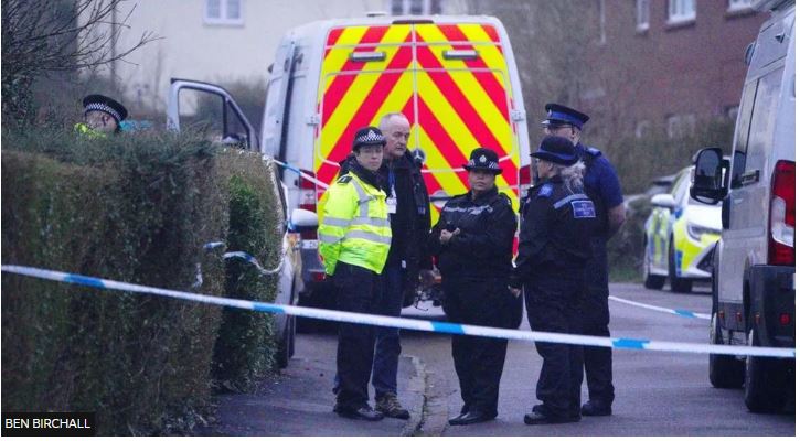 Gjenden të vdekur tre fëmijë në Britani, arrestohet një grua