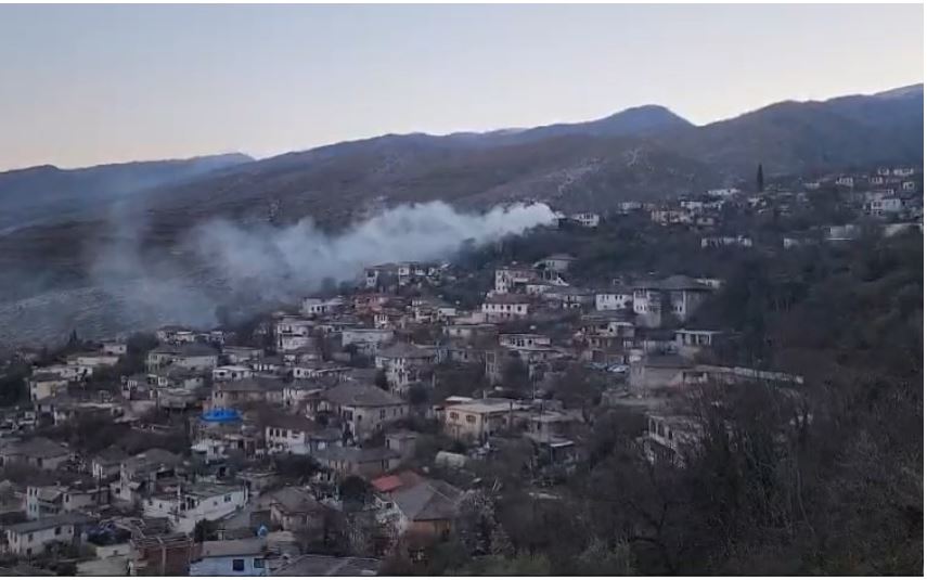 Digjen dy banesa në Gjirokastër, municionet e '97-ës rrezikojnë zjarrfikësit