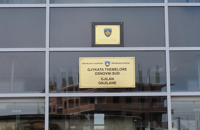 Gjykata dënon me burg dhe gjobë tre të akuzuarit për dhënie ryshfeti dhe keqpërdorim të pozitës