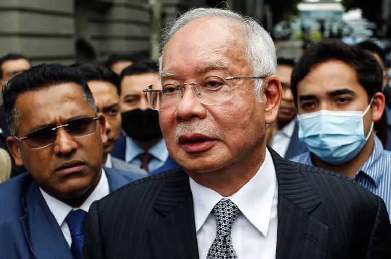Malajzia ia zvogëlon dënimin ish-kryeministrit Najib Razak