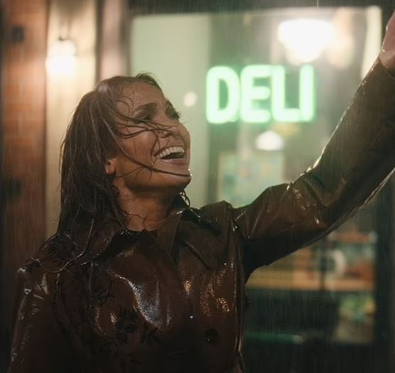 Jennifer Lopez mahnit në skenën epike të kërcimit nga “This Is Me... Now”