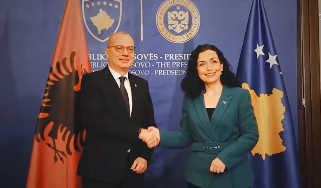 Hasani uron Kosovën për Ditën e Pavarësisë – ndan video me ngjarjet kryesore të vendit (VIDEO)
