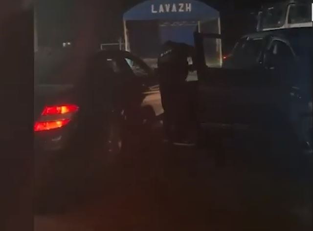 Pamje nga operacioni ku u arrestuan tre kosovarë që trafikonin armë dhe eksplozivë (VIDEO)