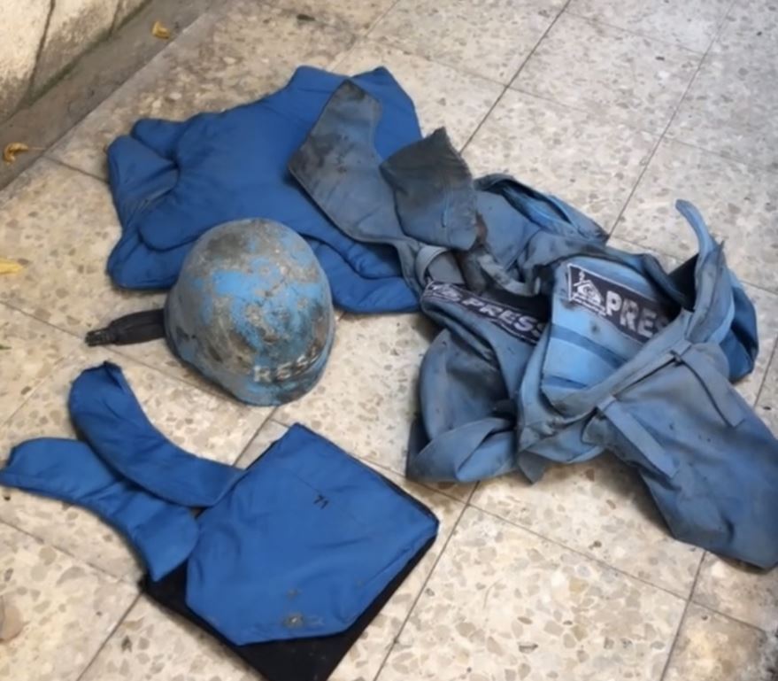 Dy gazetarë plagosën në një sulm izraelit pranë Rafahut, njërit i është amputuar këmba