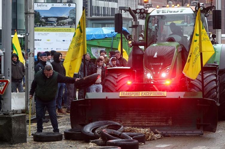 Fermerët protestojnë në Bruksel dhe Madrid, iu bëjnë thirrje ministrave të veprojnë (VIDEO)