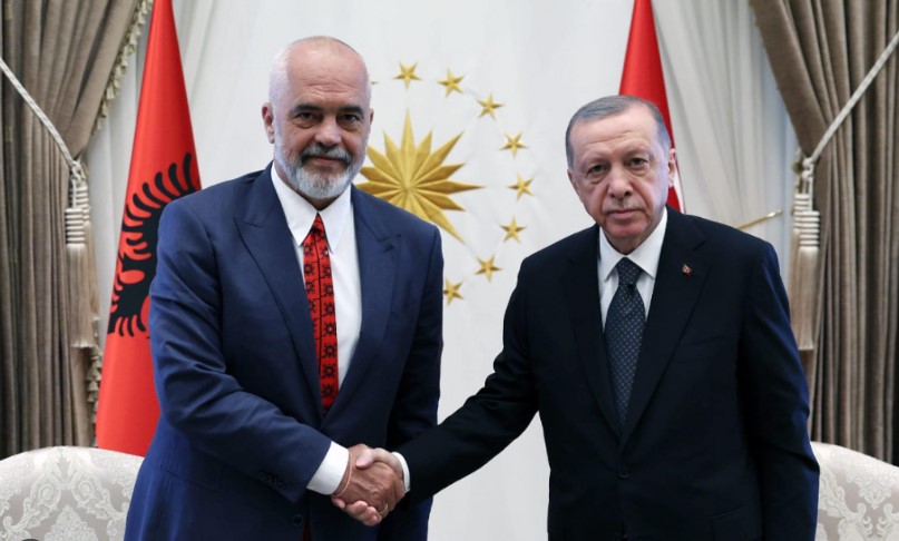 Rama udhëton drejt Turqisë, takohet me Erdoganin