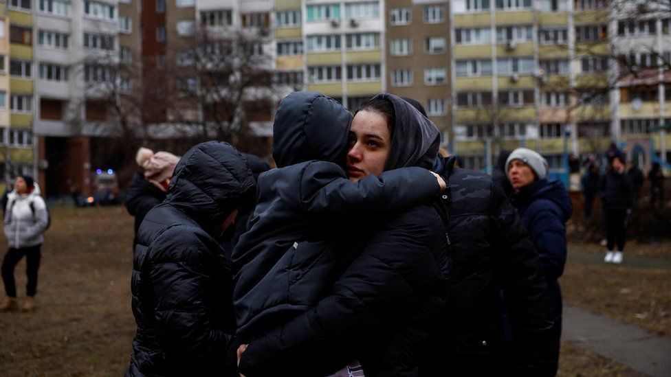 Sulmet ajrore ruse vrasin tre persona në Kiev dhe Mykolaiv