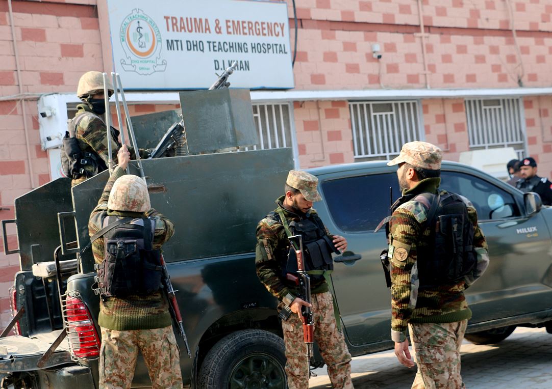 Të paktën 10 të vrarë gjatë një sulmi në stacionin policor në Pakistan