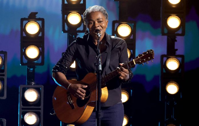 "Fast Car" e Tracy Chapman shënon rritje për 241 për qind pas performancës në Grammy