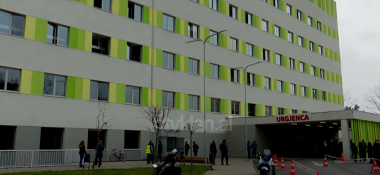 Zjarr gjatë natës në spitalin "Nënë Tereza" në Tiranë, drejtoresha: Nuk pati asnjë problem për pacientët