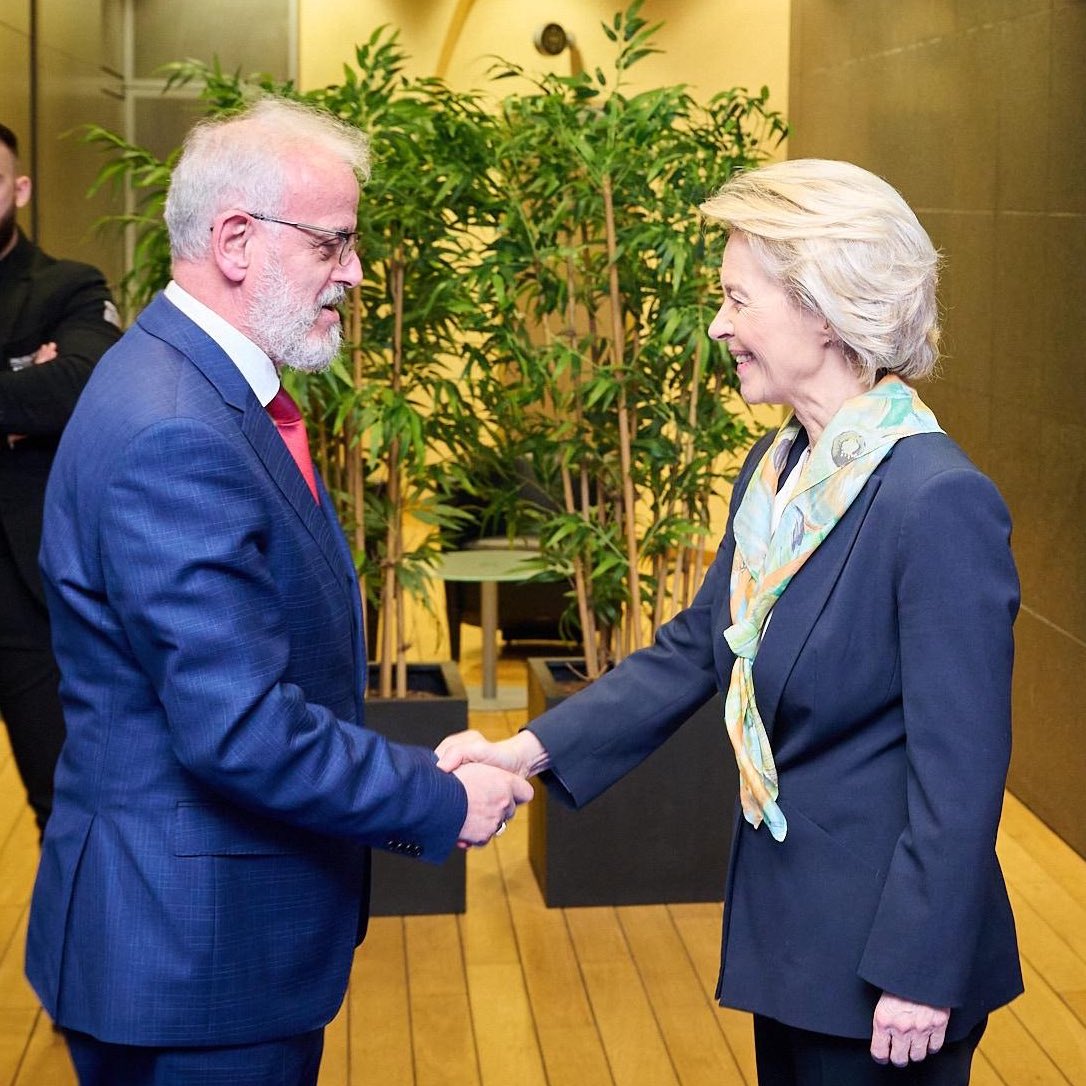 Von der Leyen pas takimit me Xhaferin: Do të vazhdojmë t’i mbështesim përpjekjet e RMV-së drejt BE-së