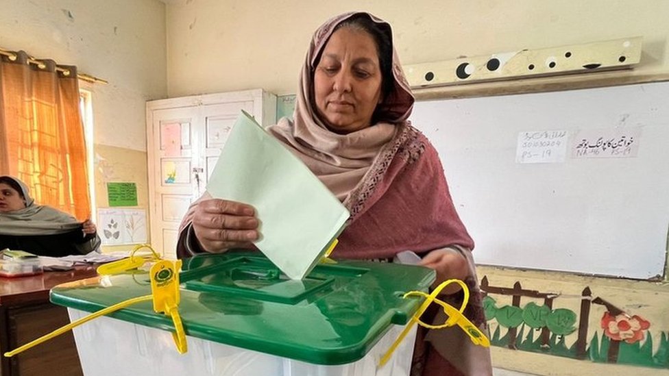 Zgjedhjet në Pakistan: Mbyllen qendrat e votimit pas ndërprerjes së internetit