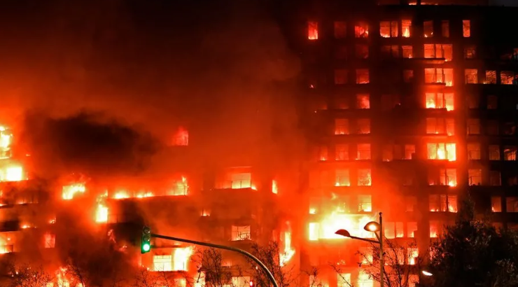 Zjarri në Valencia: 19 persona të zhdukur