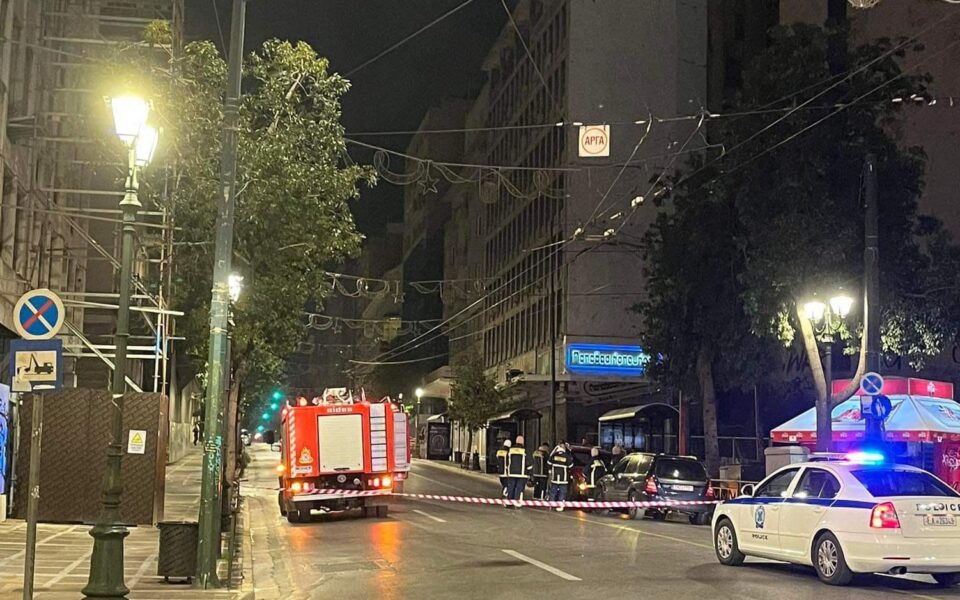 Shpërthen një bombë pranë ministrisë së punës në Athinë