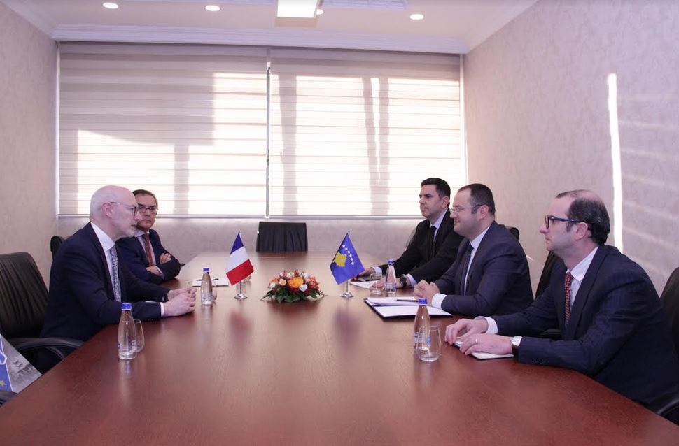 Ismaili takon Guerotin, e informon edhe për rregulloren e re për operacione me para të gatshme