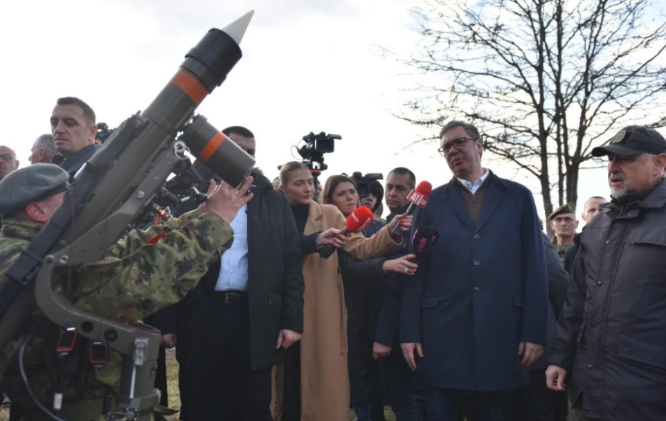 Serbia furnizohet me sistemin anti-dronë rus, Vuçiq mburret