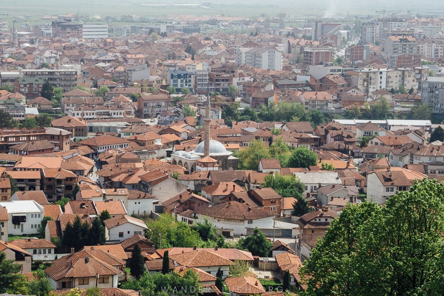 Gruaja keqtrajton burrin në Gjakovë