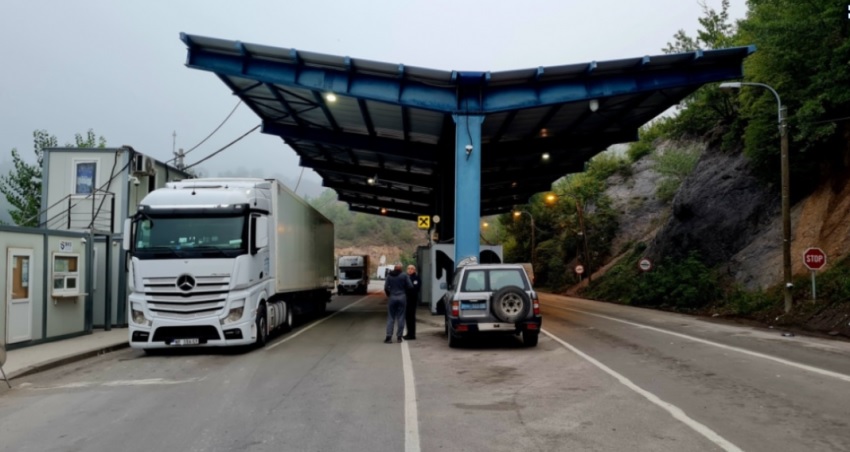 Pikat kufitare  50 minuta pritje për të hyrë në Kosovë nga Jarinja  deri në 15 nga Merdarja