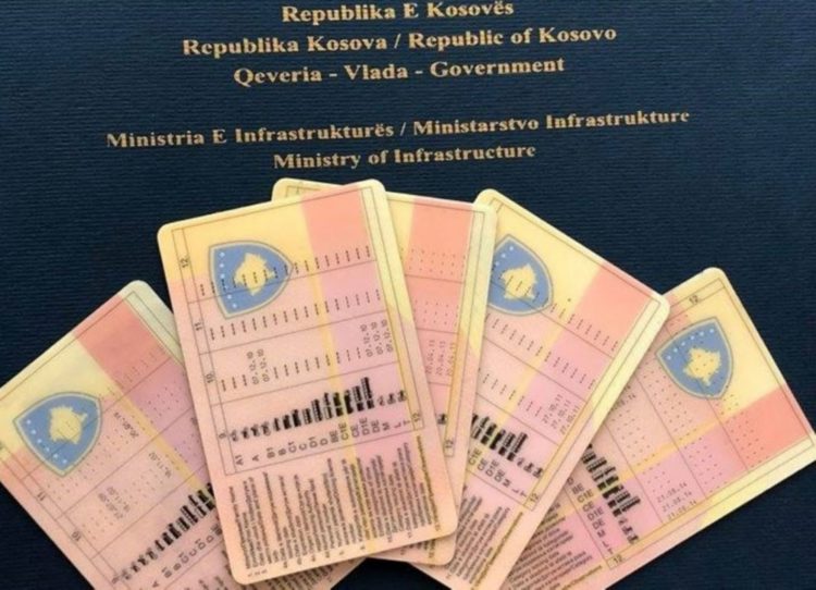 Detaje nga arrestimi i dy personave për dallavere me patent shofer në Prishtinë