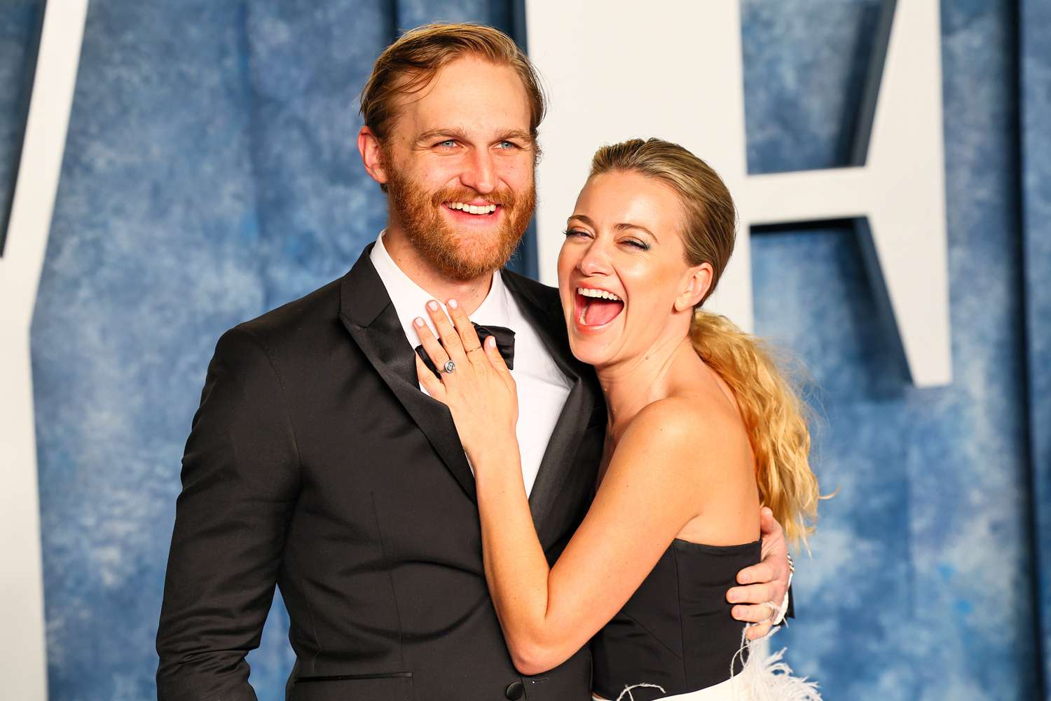 Wyatt Russell dhe Meredith Hagner bëhen sërish prindër