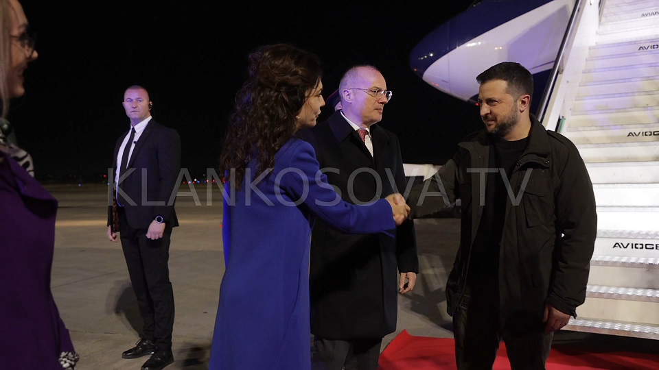 LAJMI I FUNDIT: Zelensky mbërrin në Tiranë (VIDEO)