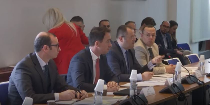 BQK-ja në komision: Guvernatori raportoi pse shkoi në Bruksel (VIDEO)