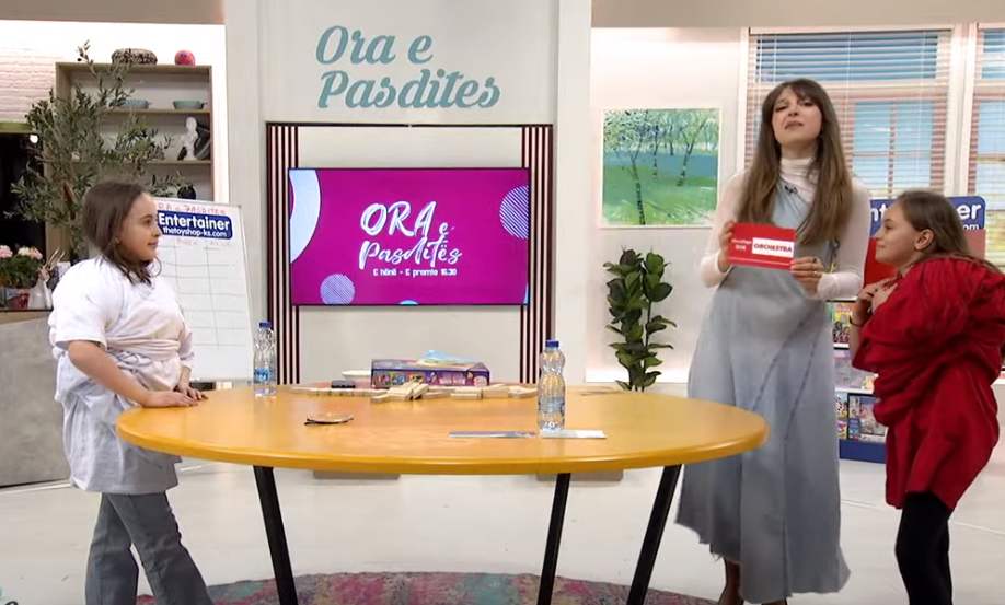 Anua dhe Morea, sfidojnë njëra-tjetrën në lojërat e "Orës së Pasdites" (VIDEO)