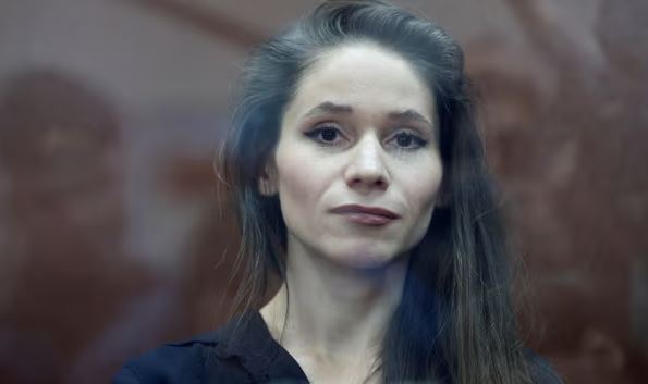 Gazetarja ruse që mbuloi gjyqet e Navalny u burgos me akuza për ekstremizëm