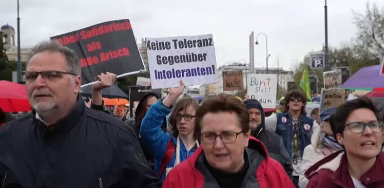 Mijëra austriakë protestojnë kundër Partisë së Lirisë së ekstremit të djathtë