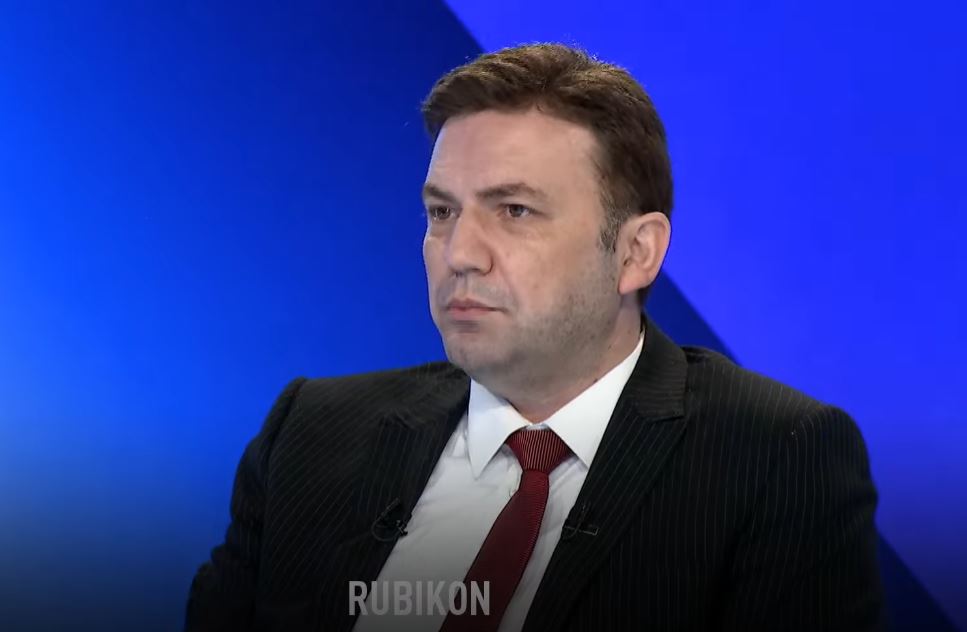 Osmani i AKI-së e uron Mexhitin e VLEN-it për fitoren në Çair