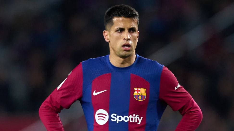 Barcelona “merr vendim për marrëveshjen e përhershme të Joao Cancelo”