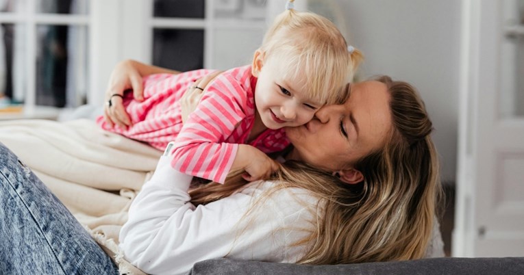 Pesë shenja që tregojnë se jeni fëmija i preferuar, sipas një psikologu