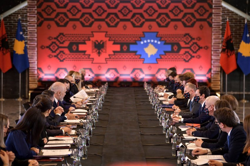 Dialogu Kosovë-Serbi, Shqipëria t'i mbështesë shqiptarët pa kushte